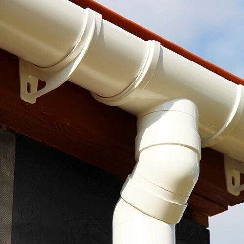 картинка Колено трубы ПВХ 45° белое от магазина Пиломатериалы Чайковский