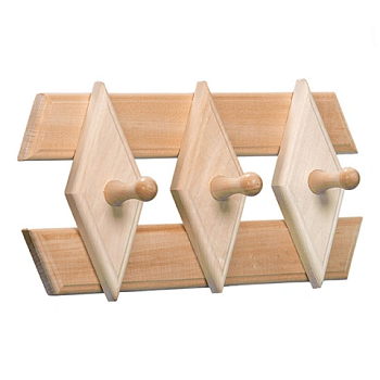 картинка Вешалка Ромбы 3 пешки от магазина Пиломатериалы Чайковский